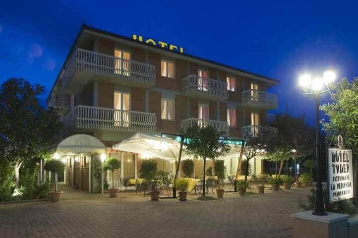 Hotel Tuder Todi Eksteriør billede